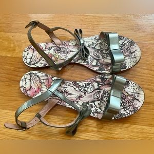 Like new Red Valentino sandals size 37